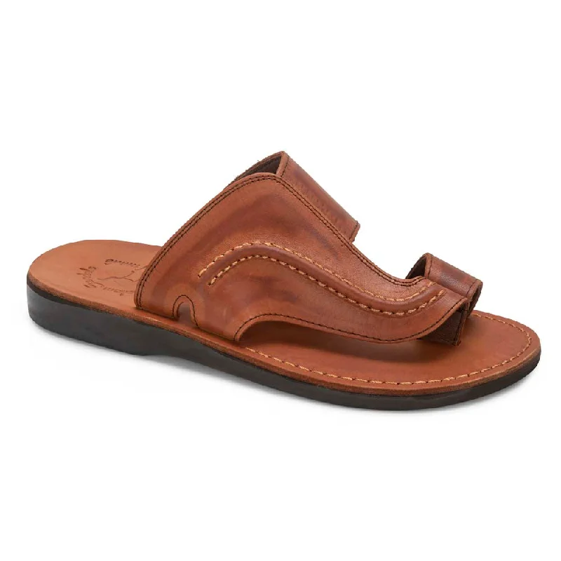 Men's sandals with a rubber sole for tractionPeter - Leather Toe Strap Sandal | Honey Men's sandals with a rubber sole for tractionPeter - Leather Toe Strap Sandal | Honey