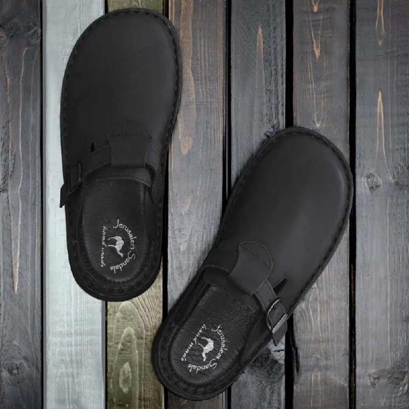 Men's sandals with a contrast stitching detailSawyer - Leather Clog-Toe Sandal | Black Nubuck Men's sandals with a contrast stitching detailSawyer - Leather Clog-Toe Sandal | Black Nubuck