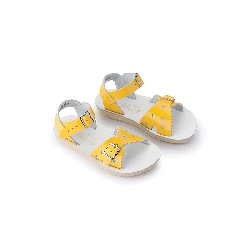 Men's sandals in a neutral color like black or brown Men's sandals in a neutral color like black or brown Salt Water Sun-San Sweetheart - Yellow