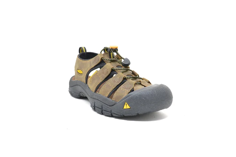 Men's sandals with a stretchy strap for a better fit Men's sandals with a stretchy strap for a better fit KEEN Newport