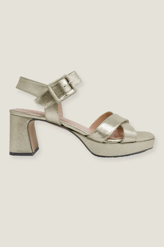 Men's sandals with a stretchy strap for a better fit Men's sandals with a stretchy strap for a better fit Metallic Platform Heels | Champagne Men's sandals with a stretchy strap for a better fit Men's sandals with a stretchy strap for a better fit Metallic Platform Heels | Champagne