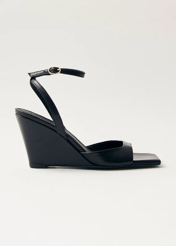 Men's sandals with a buckle closure Men's sandals with a buckle closure Riya Black Leather Sandals