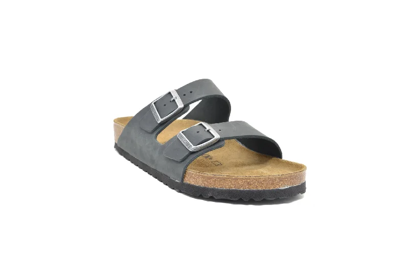 Men's sandals in a neutral color like black or brown Men's sandals in a neutral color like black or brown BIRKENSTOCK Arizona Oiled Leather +42 Men's sandals in a neutral color like black or brown Men's sandals in a neutral color like black or brown BIRKENSTOCK Arizona Oiled Leather +42