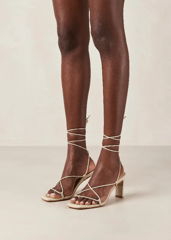Men's sandals with a stretchy strap for a better fit Men's sandals with a stretchy strap for a better fit Bellini Cream Leather Sandals