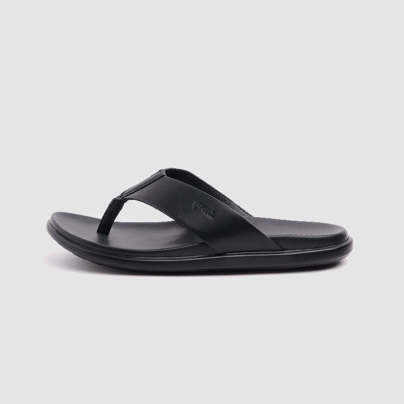 Men's sandals with a buckle closure Men's sandals with a buckle closure Indra Thong