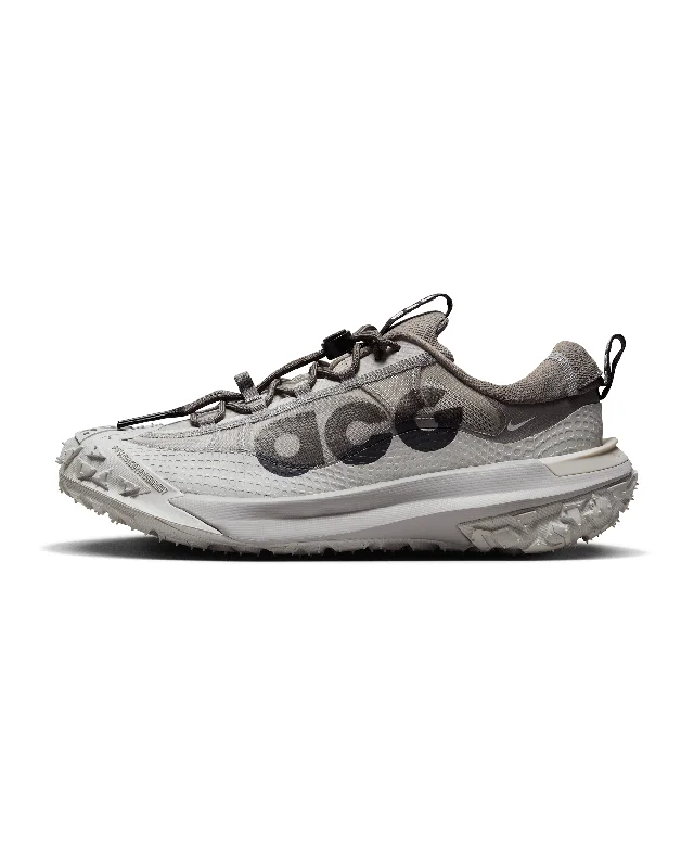 Men's sneaker collabs with famous designersACG MOUNTAIN FLY 2 LOW - LT IRON ORE / BLACK FLAT PEWTER Men's sneaker collabs with famous designersACG MOUNTAIN FLY 2 LOW - LT IRON ORE / BLACK FLAT PEWTER