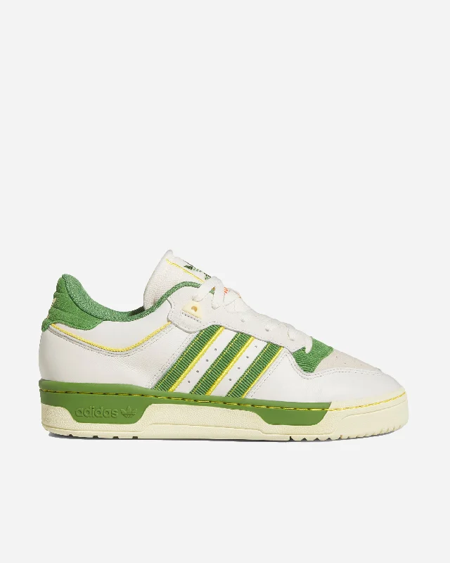 Men's soccer - inspired sneakers with a studded soleRivalry Low 86